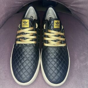 Adidas Men's Black Quilted Sneakers (New Orleans Saints)
